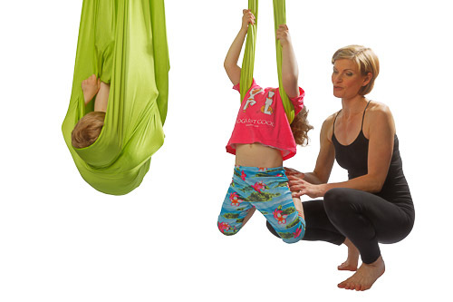 Aerial Yoga mit Kindern