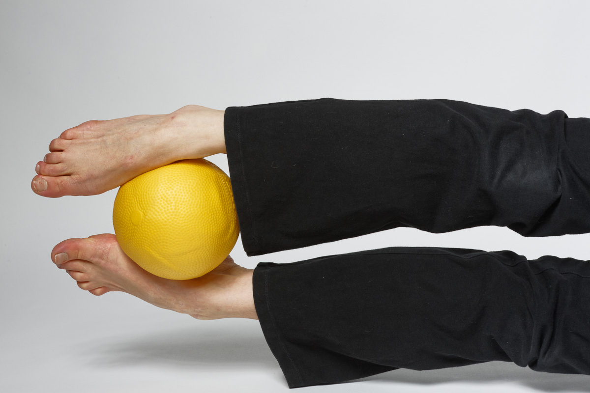 1_neutral_pilates_ball